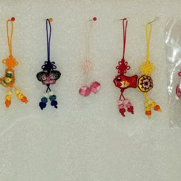 Lot of 6 Chinese knot cell charms NEW - Picture 2 of 8